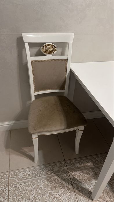 Стол в комплекте с 6стульямм