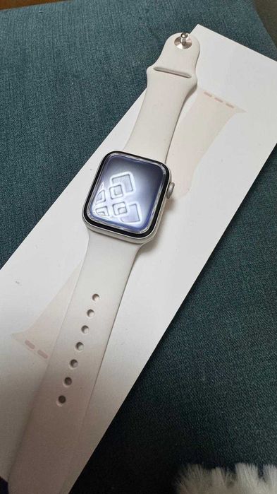 Apple Watch SE 2 (2022), GPS, Carcasa Starlight Aluminium 40mm