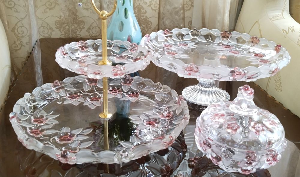 Посуда вазы и стаканы