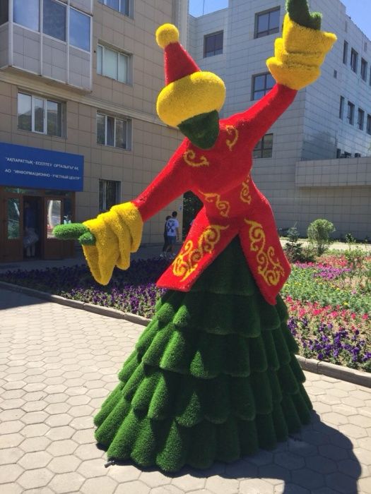 Из искусственного газона