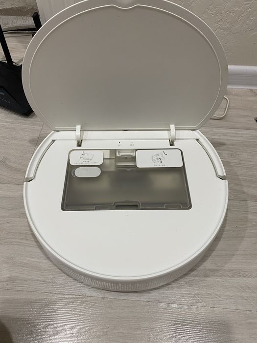 Робот пылесос.