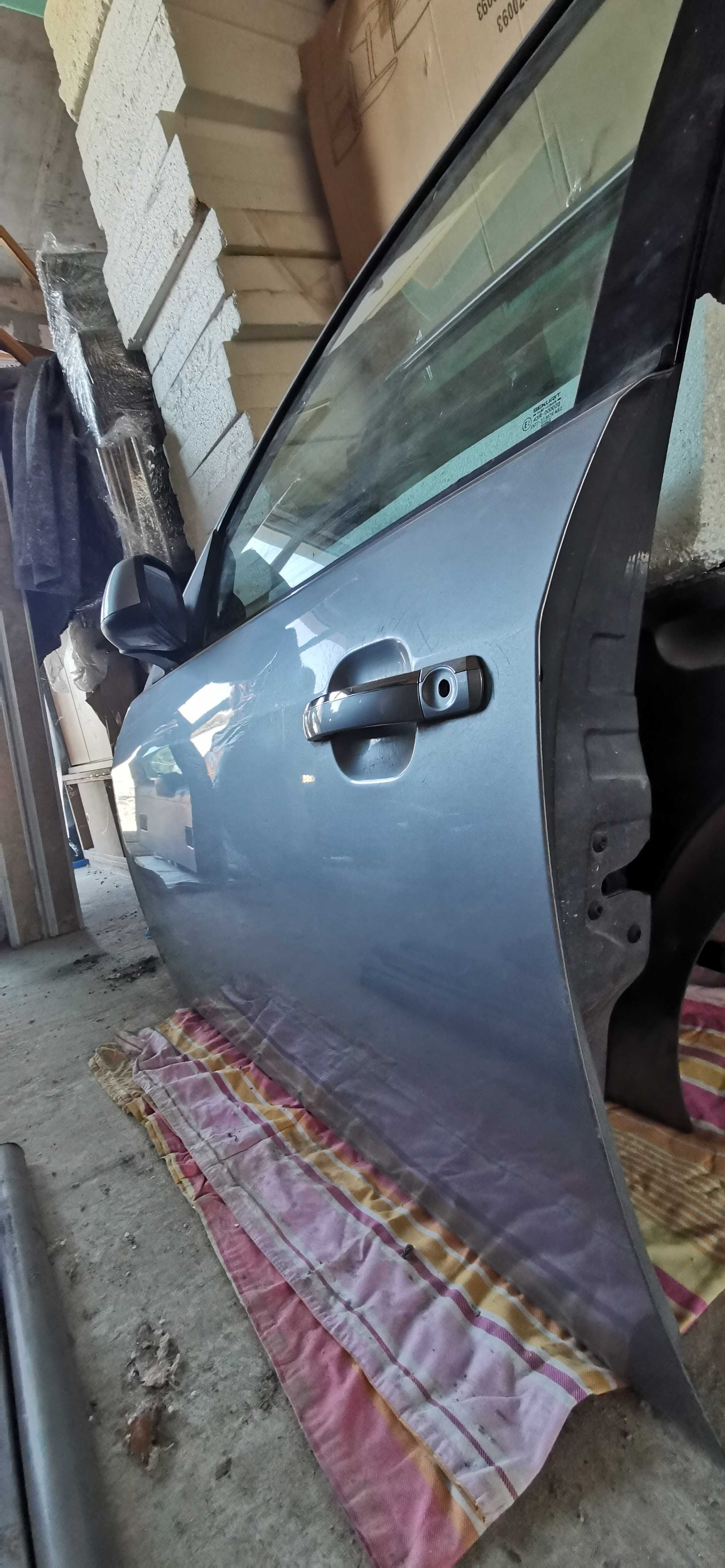 Ford Mondeo 2007 2.0 дизел преднл стъкло ,теглич, врати.