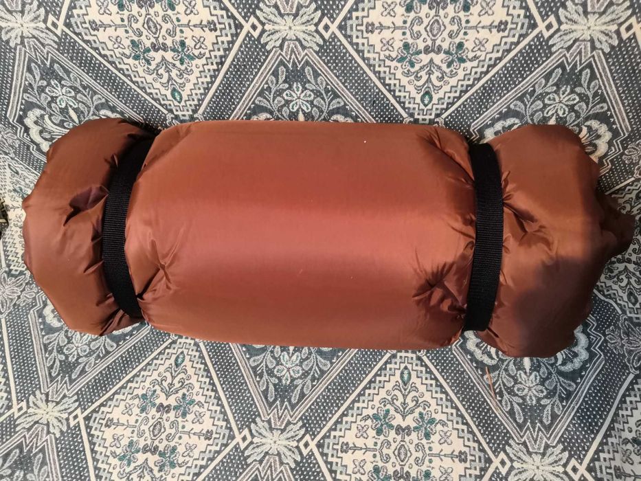 Самонадуваем  къмпинг матрак за 1 човек