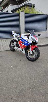 Honda CBR 600RR pc37