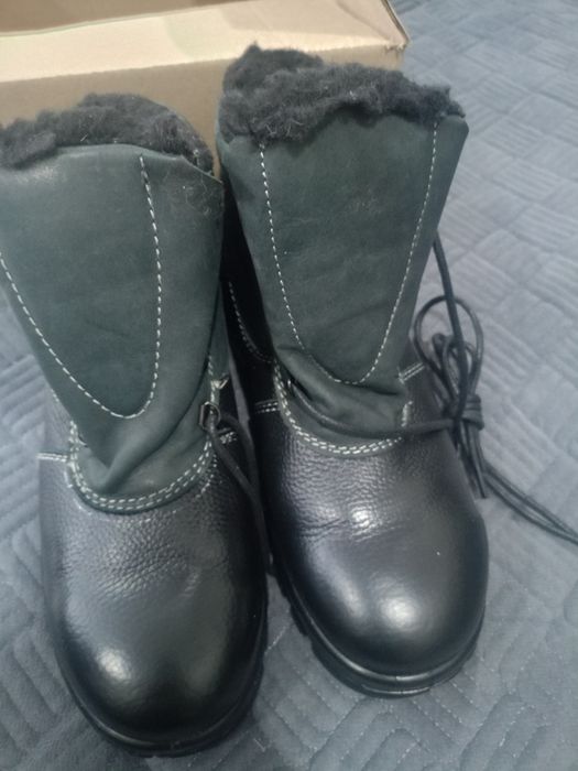 Продам Спец обувь ! !