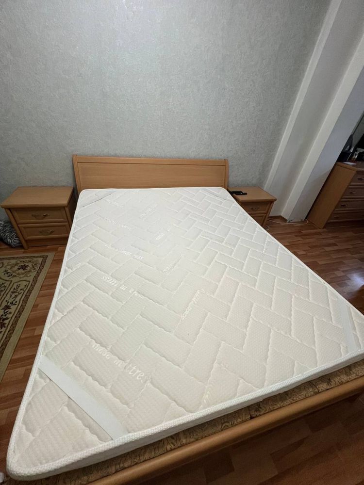 Кровать с 2мя тумобчками и трюмо
