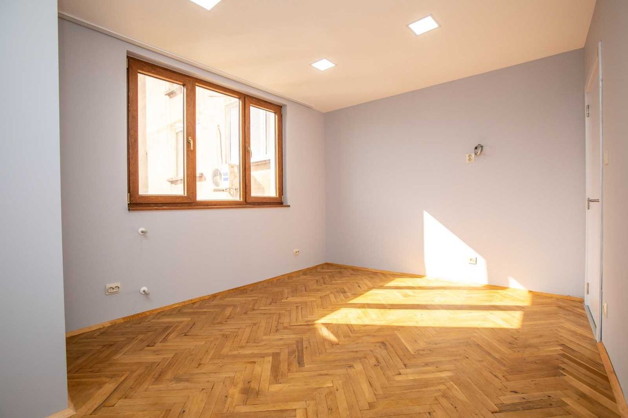 Продава се Тристаен апартамент в Ловеч, Широк център - 95 кв.м за 1106 €/кв.м - Снимка #10