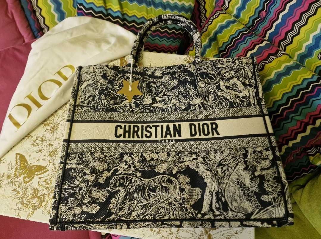 Geantă Christian Dior, (42x35x18.5) originală și nouă, cu factură.
