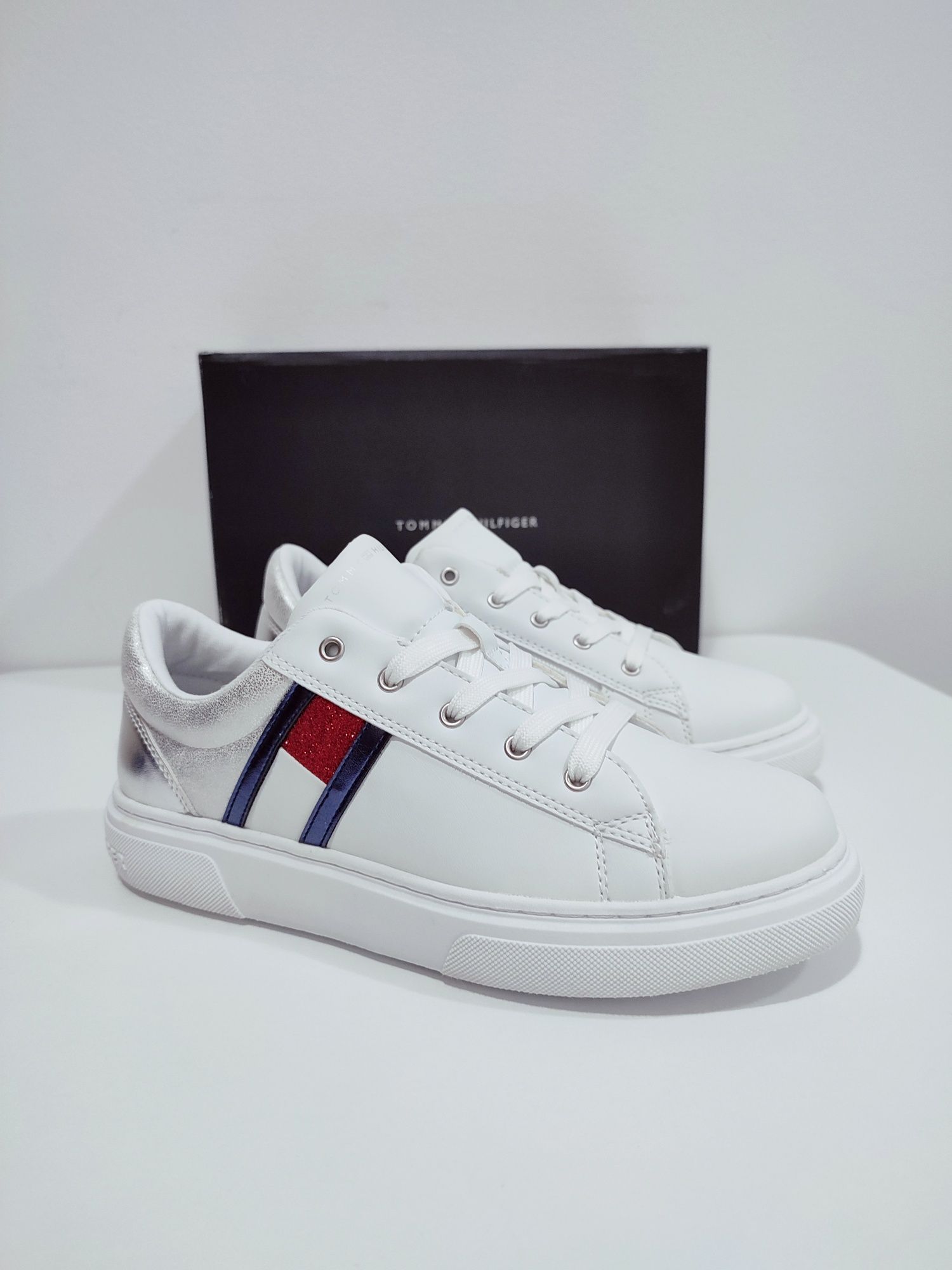 Adidași Tommy Hilfiger