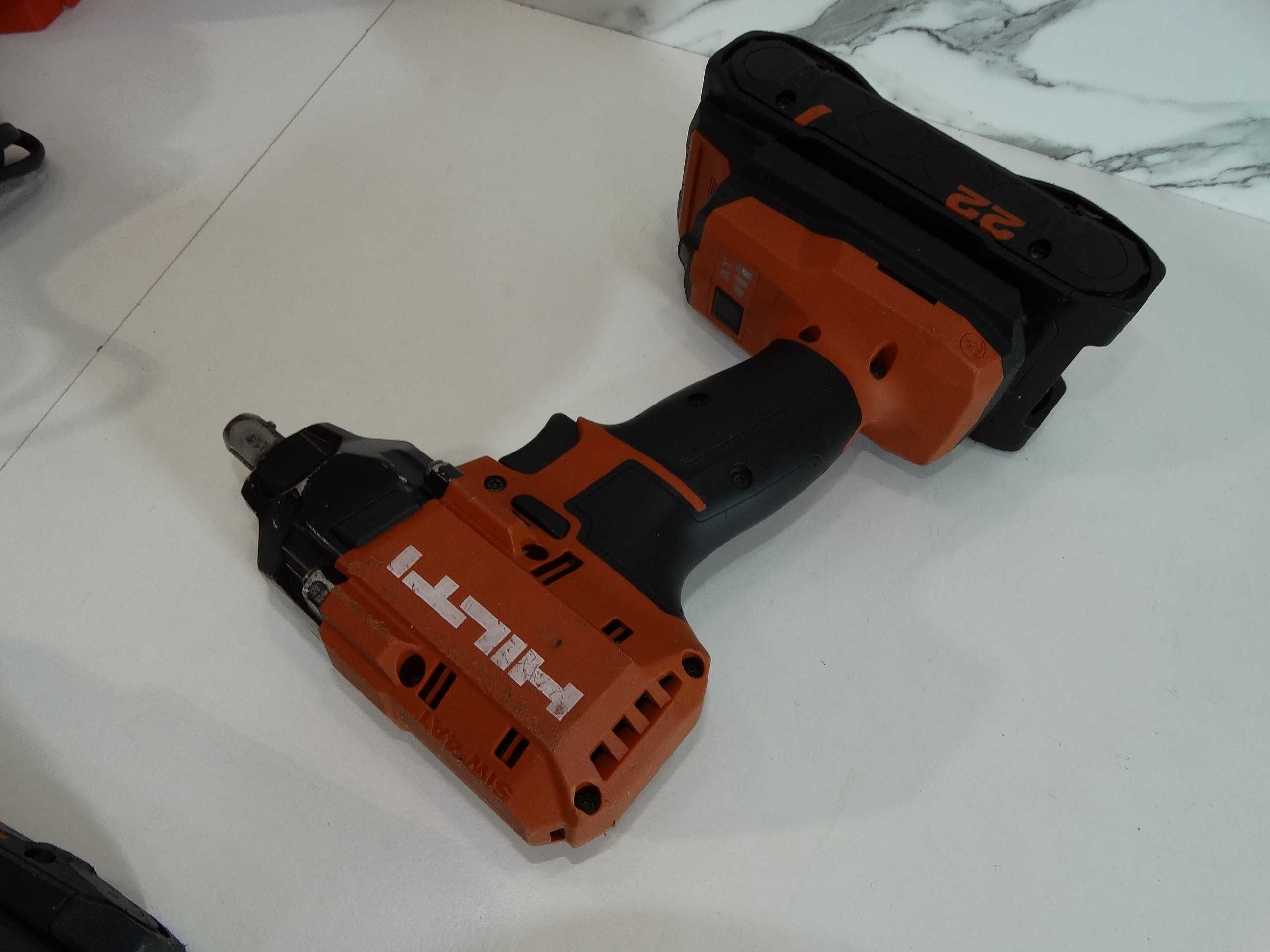 2023 - Hilti SIW 4 AT - 22 / 2 x 4.0 Ah / Nuron - Ударен гайковерт