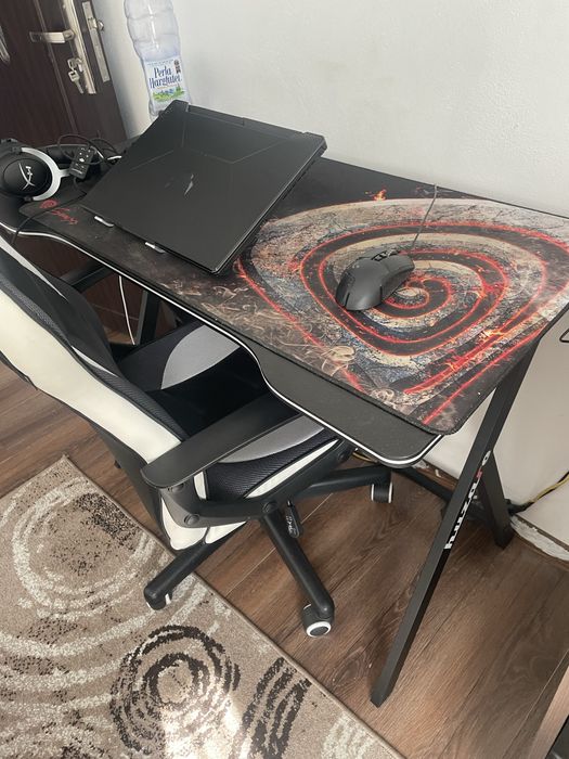 Laptop gaming , scaun gaming , masa gaming , mouse logitec, casti hype