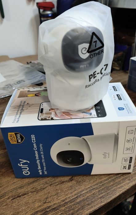 Eufy C220 - Camera supravegh. 2K video interior cu microfon și difuzor