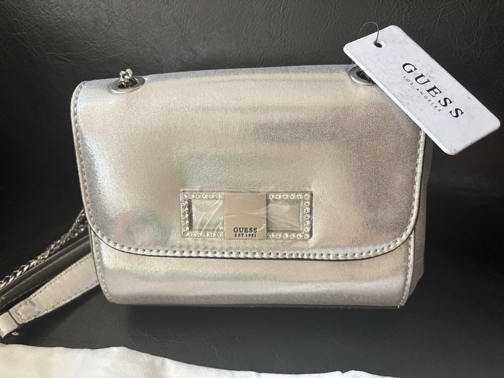 Нова сребърна малка чанта Guess