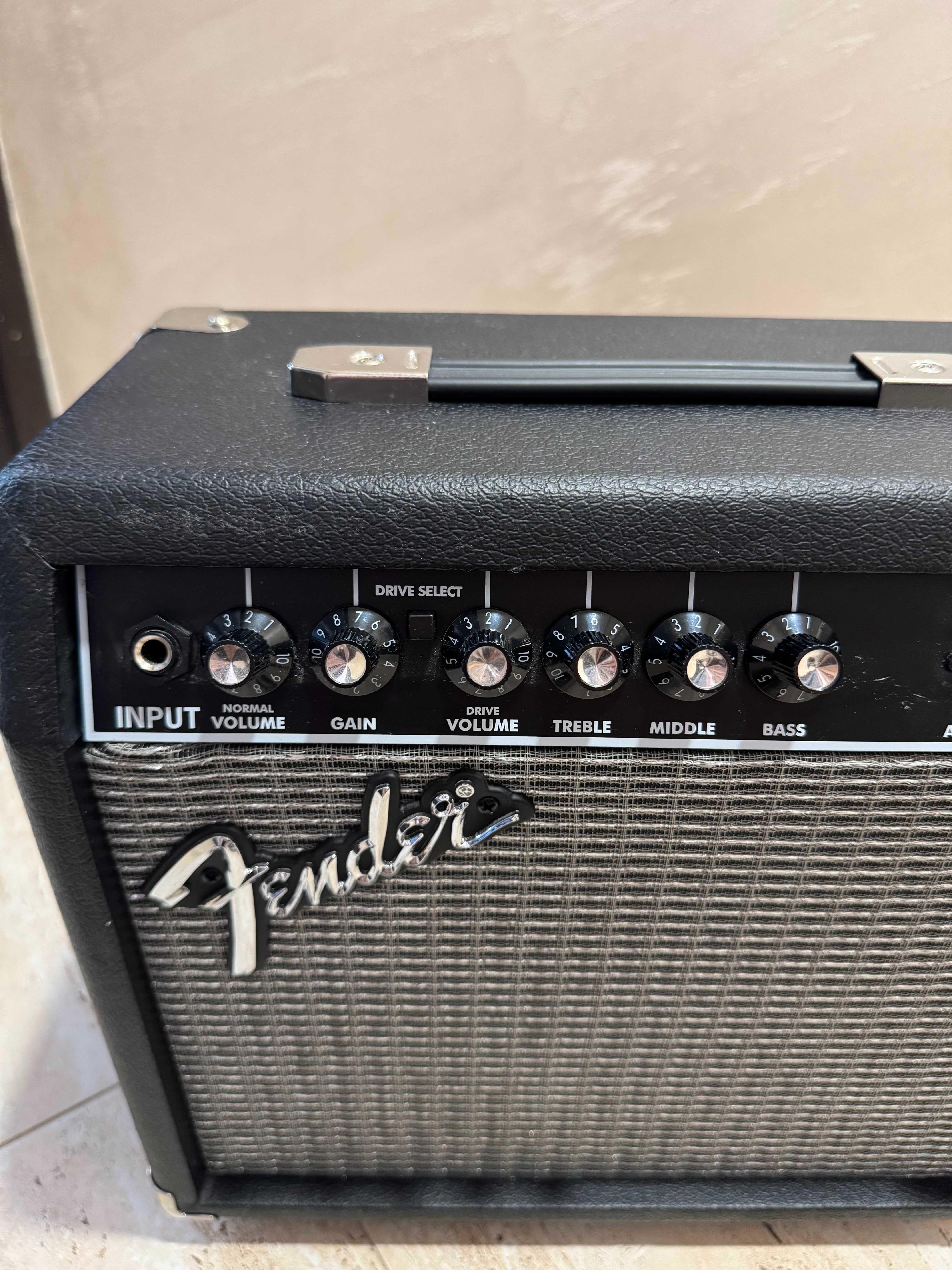 Комплект електрическа китара Squier Affinity + Fender усилвател