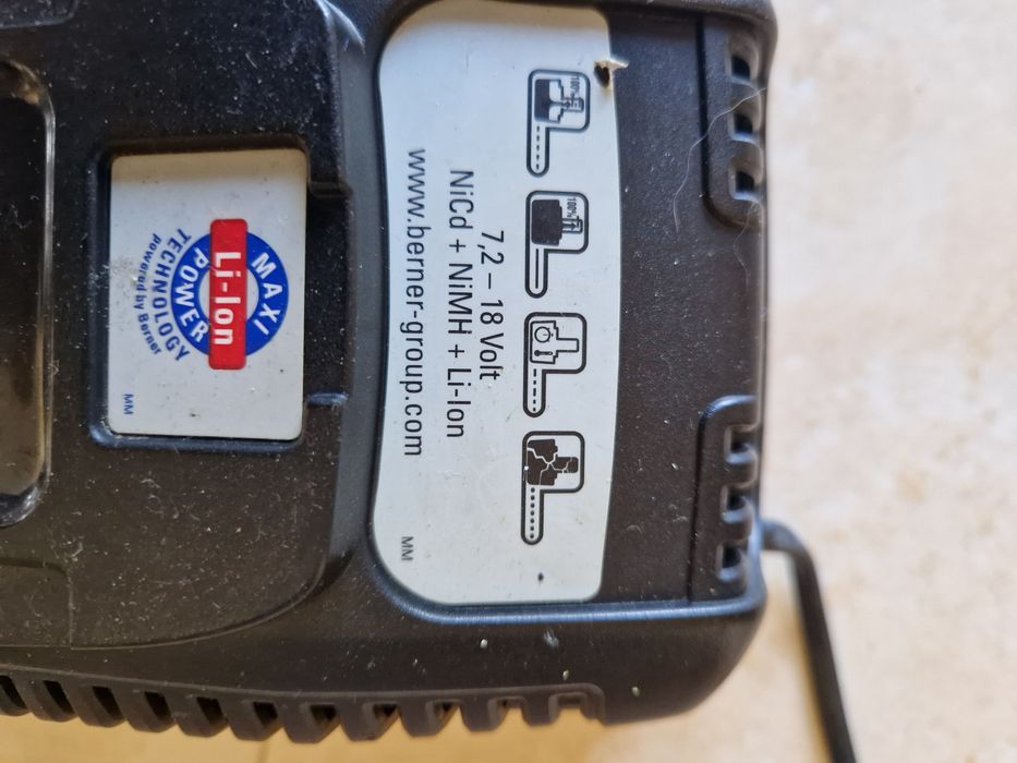 Dewalt DE 9135 , Berner BACC 7,2 V - 18 V  / incarcator ( sursa )