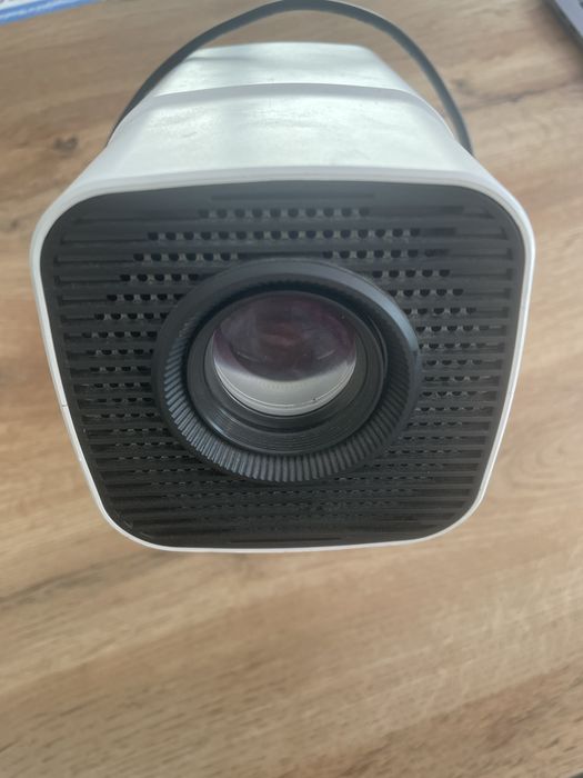 Proektor sotiladi srochna