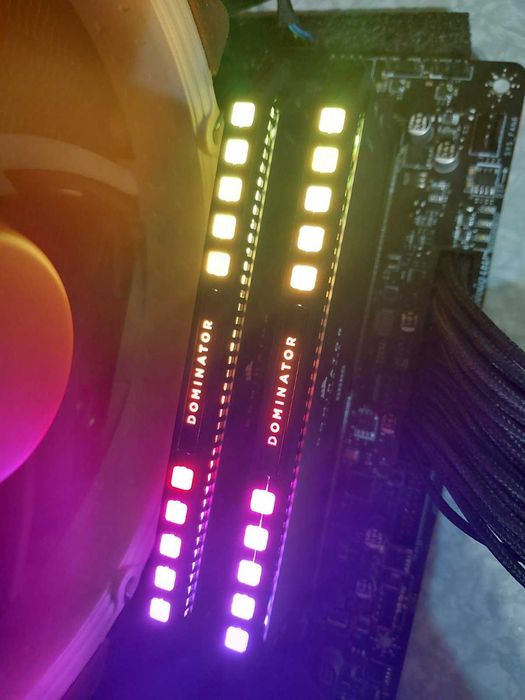 32GB DDR5 Corsair Dominator Platinium RGB - 5600MT/s, CL36 (EXPO, XMP)