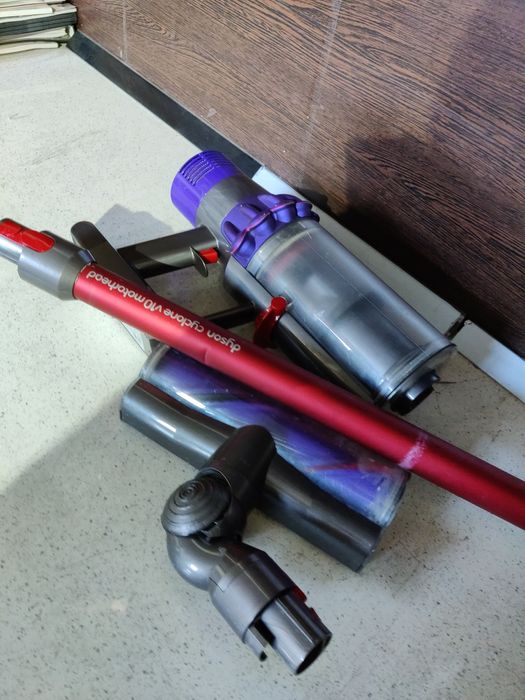 Aspirator dyson model v10