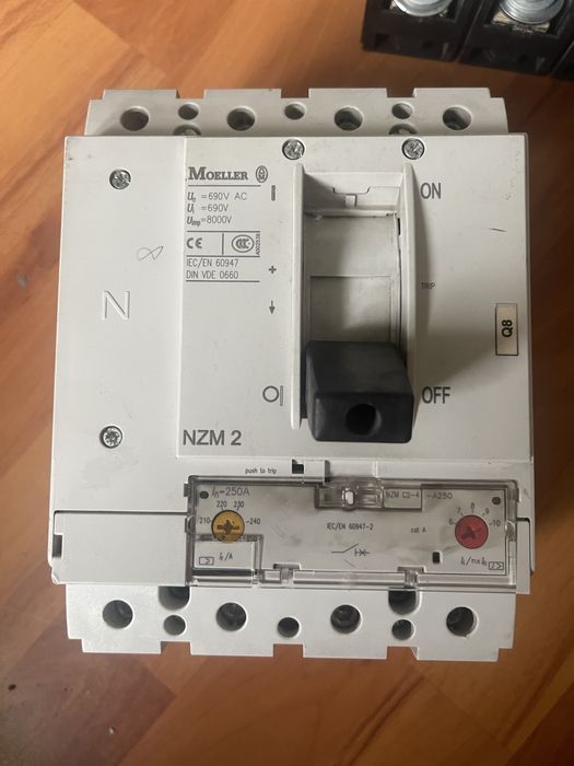 moeller nzm 2 250A