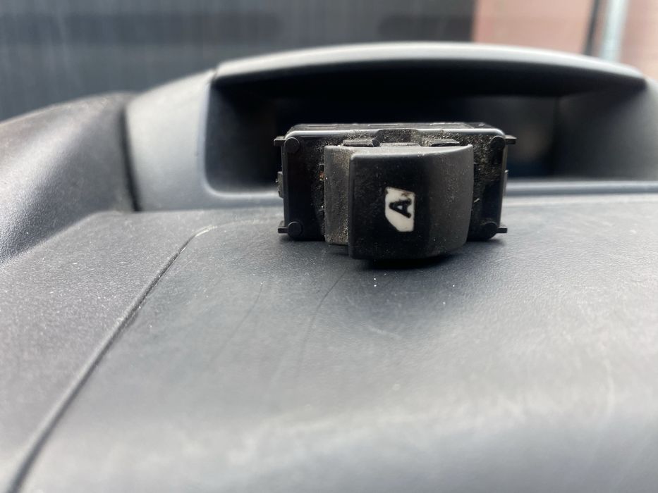 Moторче за  стъкло Пeго Партнер 2013  предно стъкло