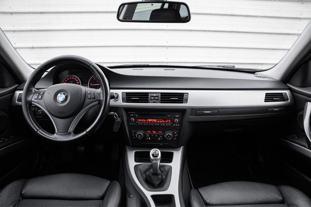 Bmw 320  sport editon 2011  163 cp