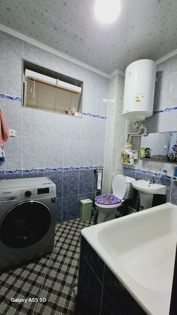 Сроно 3 xonalik kvartira sotiladi karmana yangi yul kamolat uylari