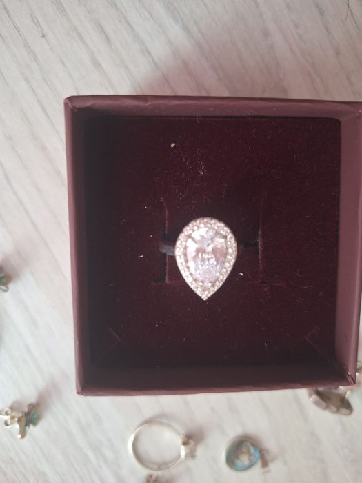 Vând bijuterii din argint