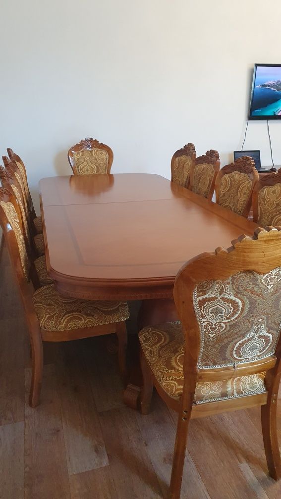 Стол в гостиную.