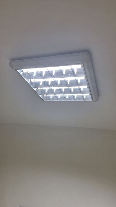 Vând tot felul aplice cu neon