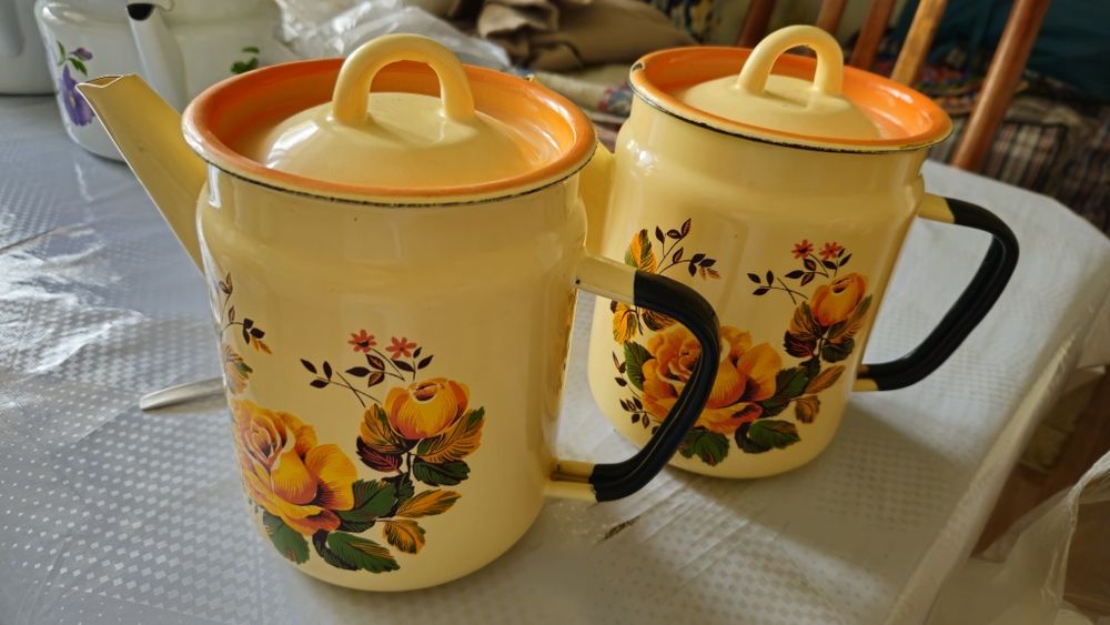 Чайники разные эмалированное