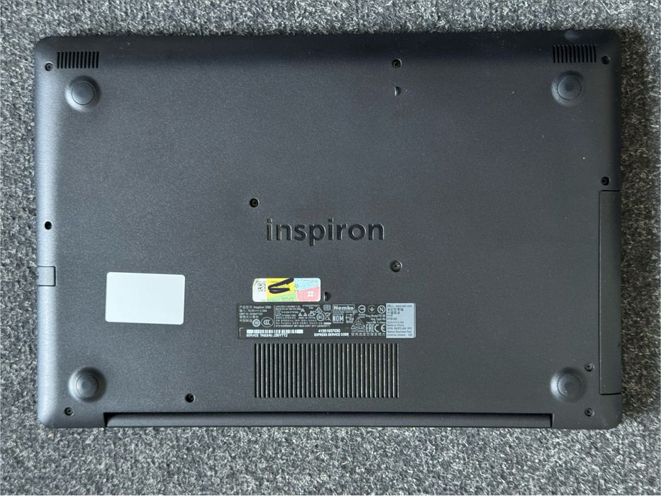 Laptop Dell inspiron 3580 i5 8th generation 8gb ddr4, 256Gb ssd radeon