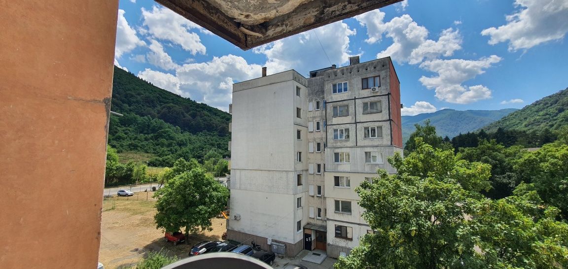 Продавам тристаен апартамент