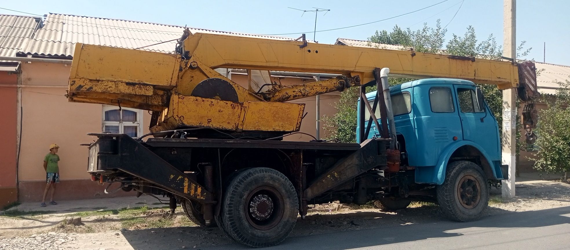 Avtokran maz sotiladi