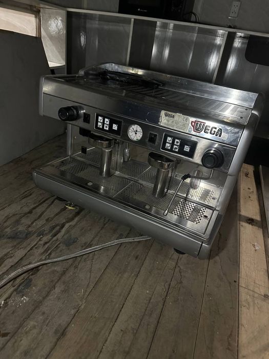 Срочна продоётся WEGA Atlas EVD профессионалная кофемашина