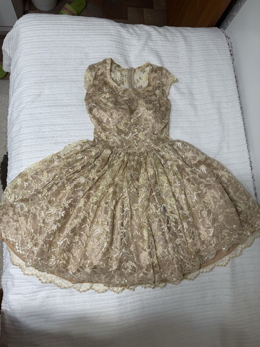Праздничное золотое платье