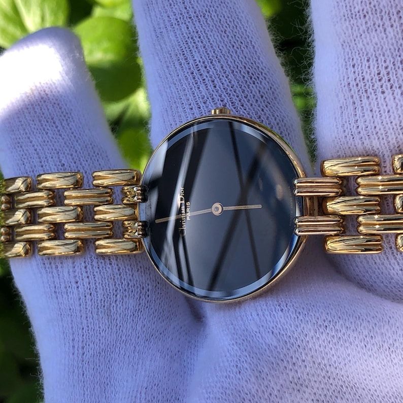 Christian Dior placat in aur