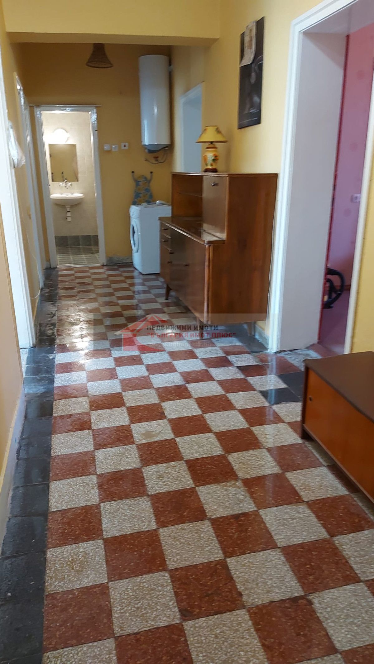 Дава под Наем 3-СТАЕН в град София, Център - 110 кв.м / 1300 лв.