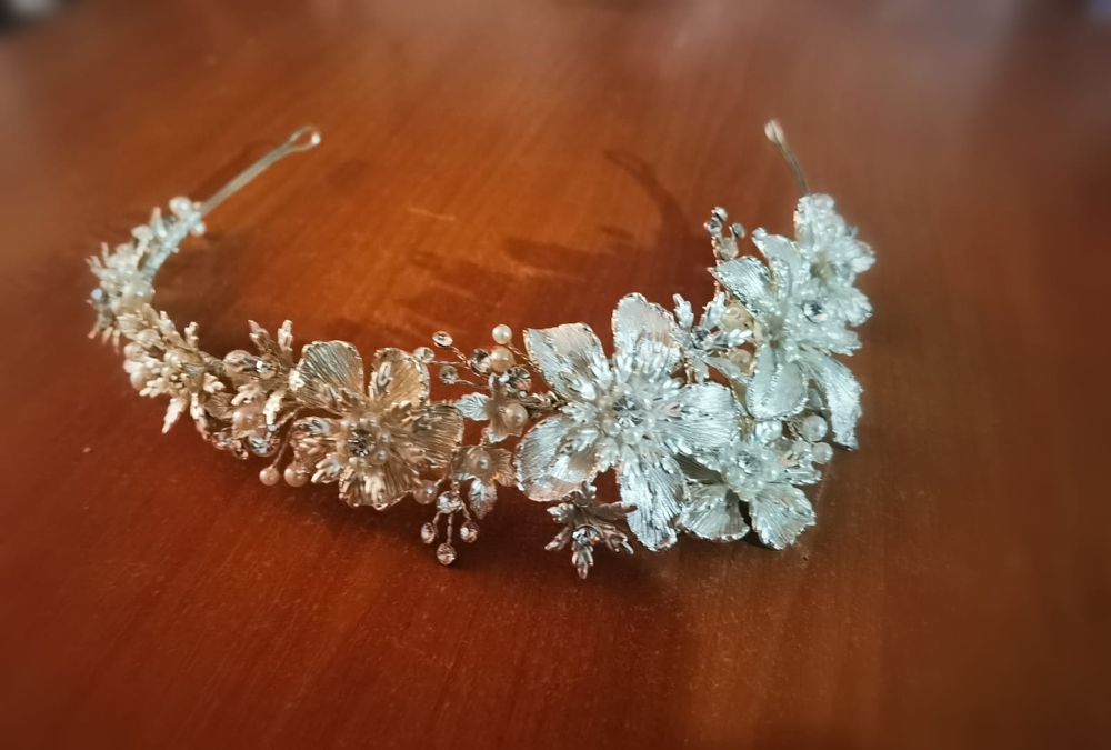 Coronita lucrata manual pe comanda