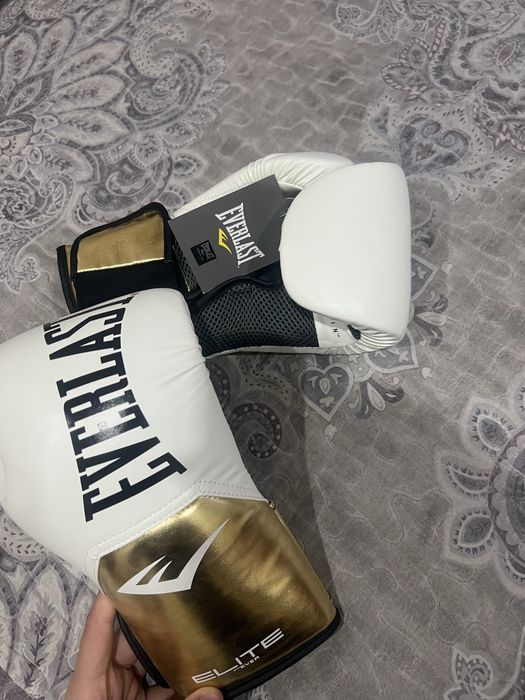 Боксерские перчатки everlast