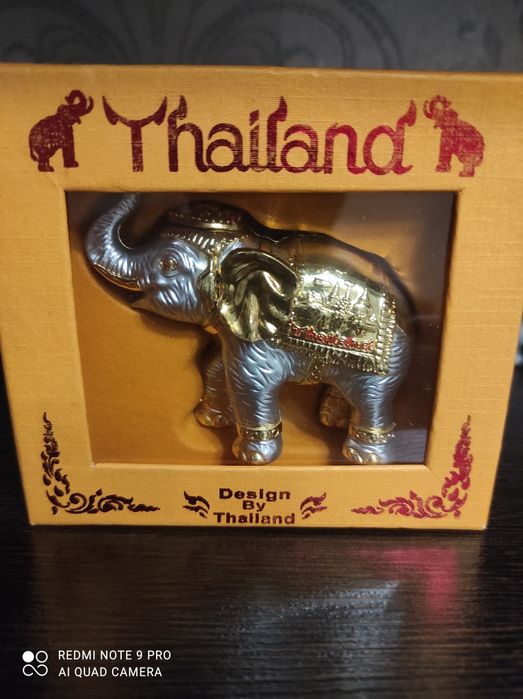 Сувениры  два слоника, и сувенирный в коробке