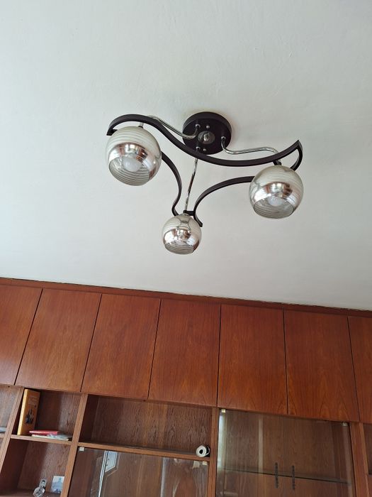 Полилей за дома или хол.Стилен с Лед Осветление. Почти нов .