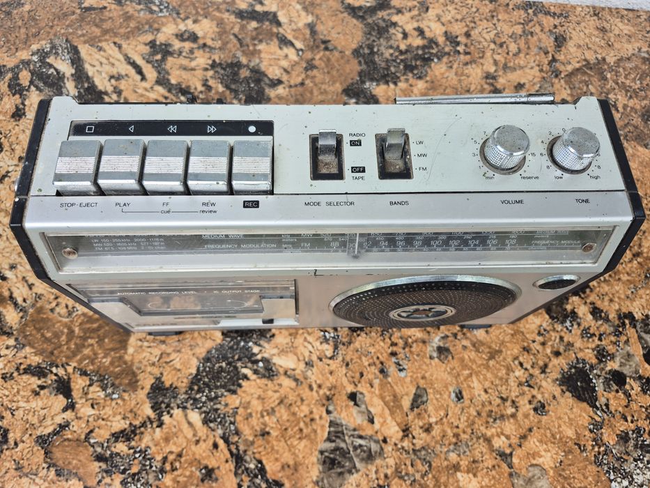 Radio Casetofon marca Saba Continental made in Singapore