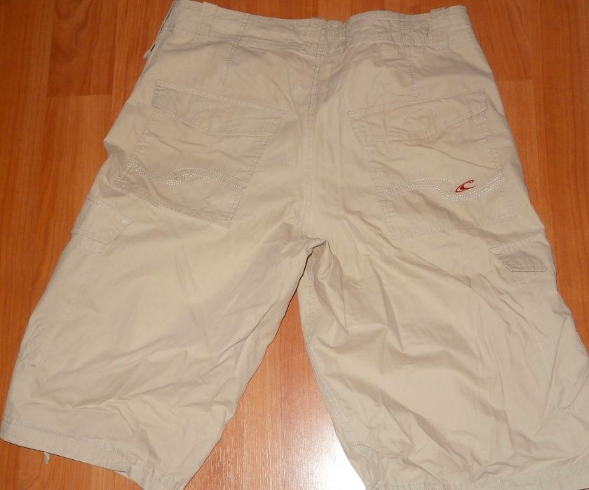 Pantaloni scurti cargo marca O'Neill ,model foarte deosebit