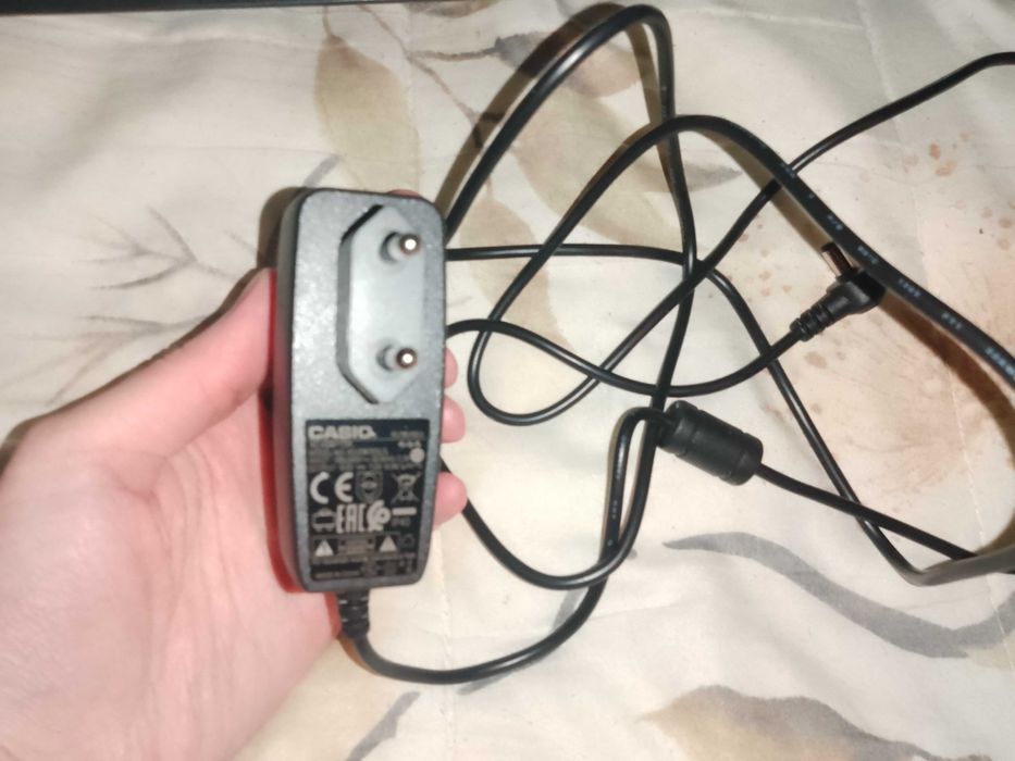 Синтезатор Casio CTK-240 + оригинален адаптор