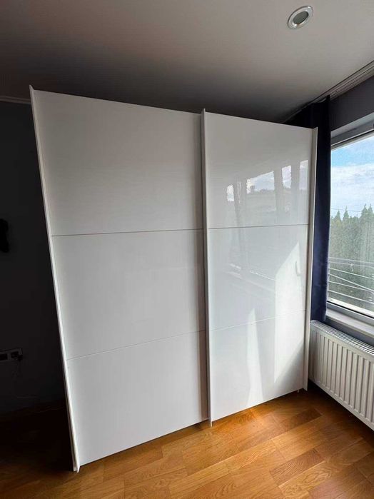 Гардероб бял гланц на плъзгане за спалня