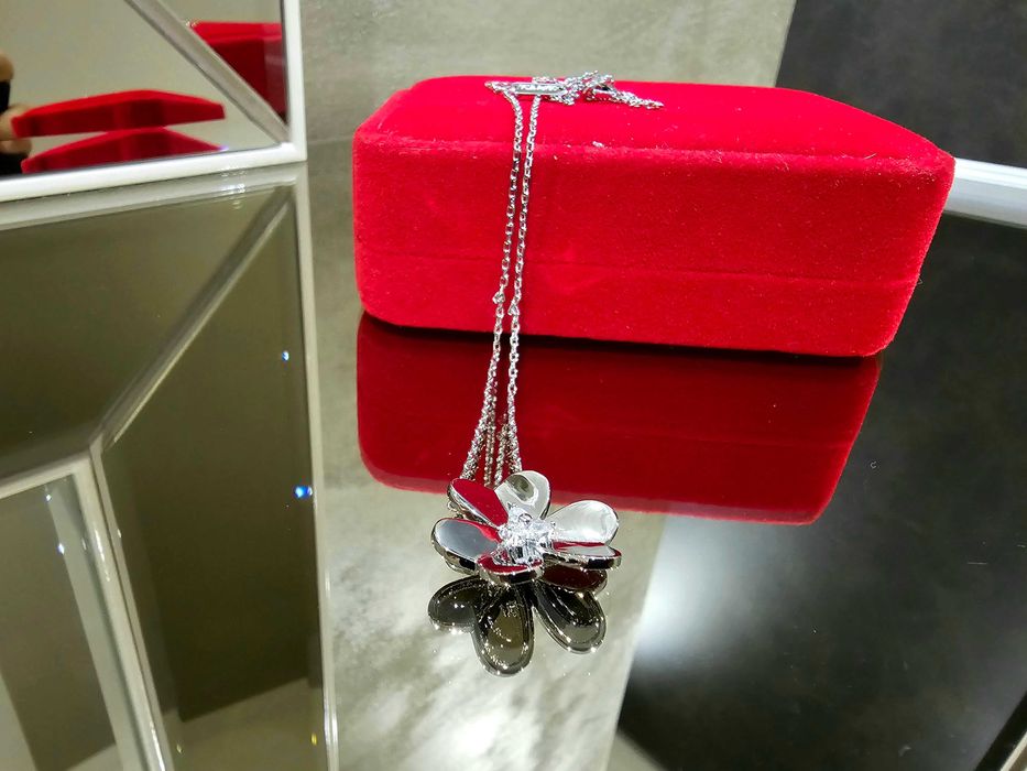 Van Cleef & Arpels VCA Silver Frivole Large Diamond Дамско Колие