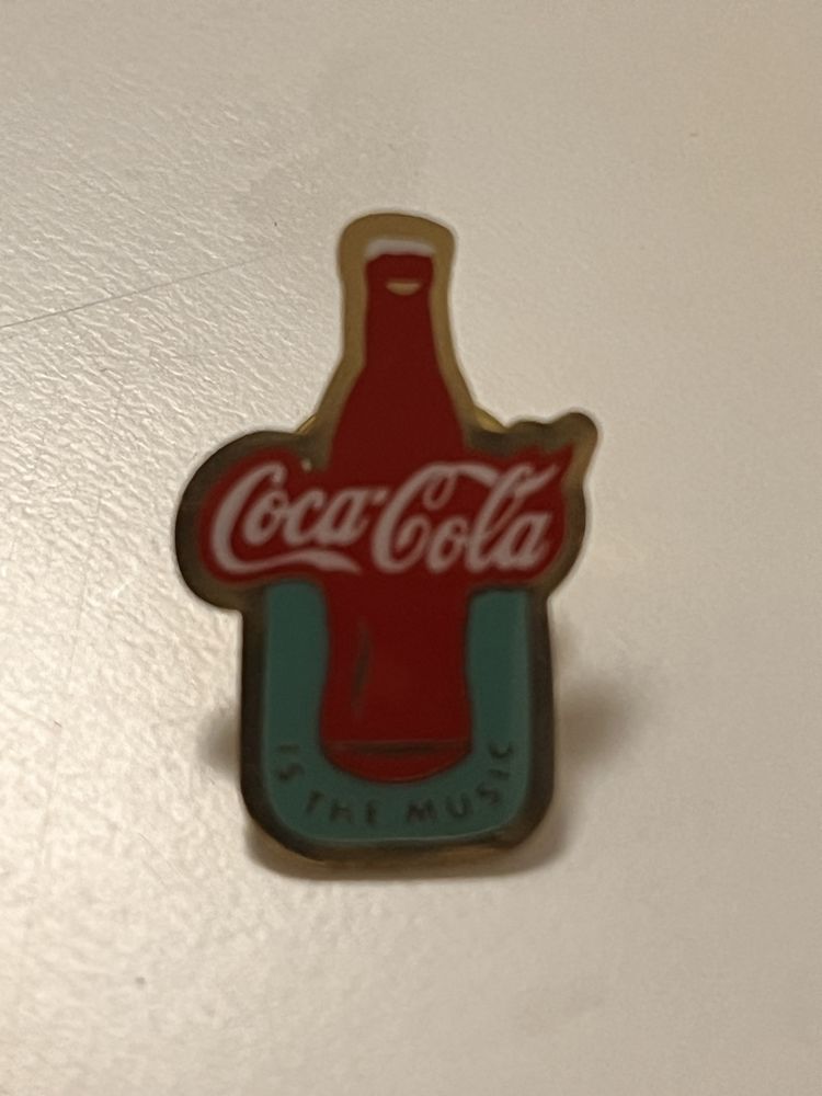 Vând Insigne Coca Cola vechi