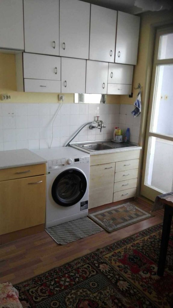 Дава се под наем Двустаен апартамент в Бургас, Лазур - 75 кв.м за 153 € - Снимка #1