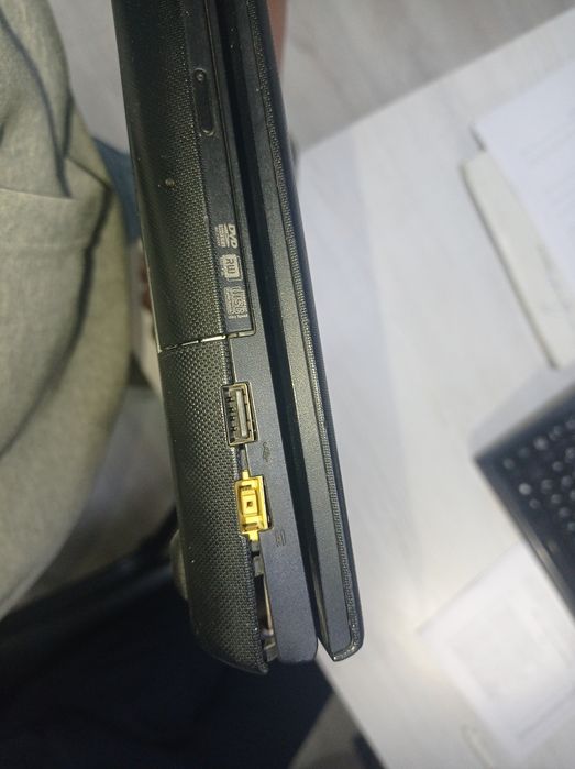 Lenovo notebook sotiladi