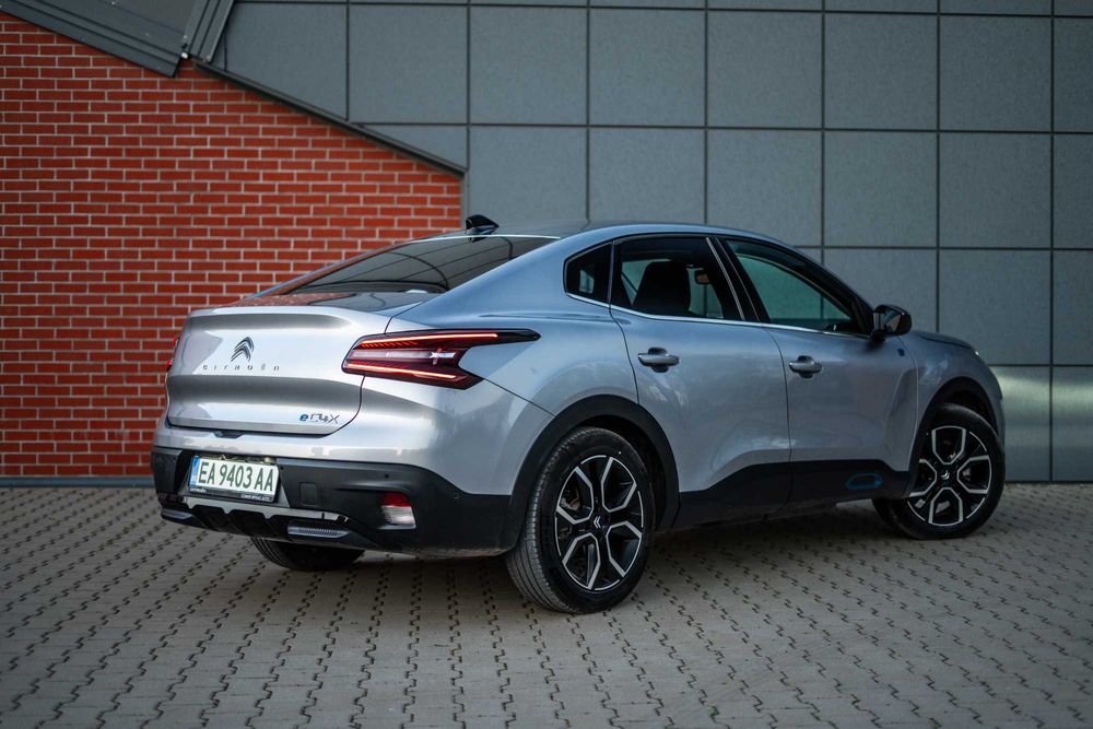 Citroën ë-C4 X – 2023 г., най-високо ниво на
оборудване, като нова!